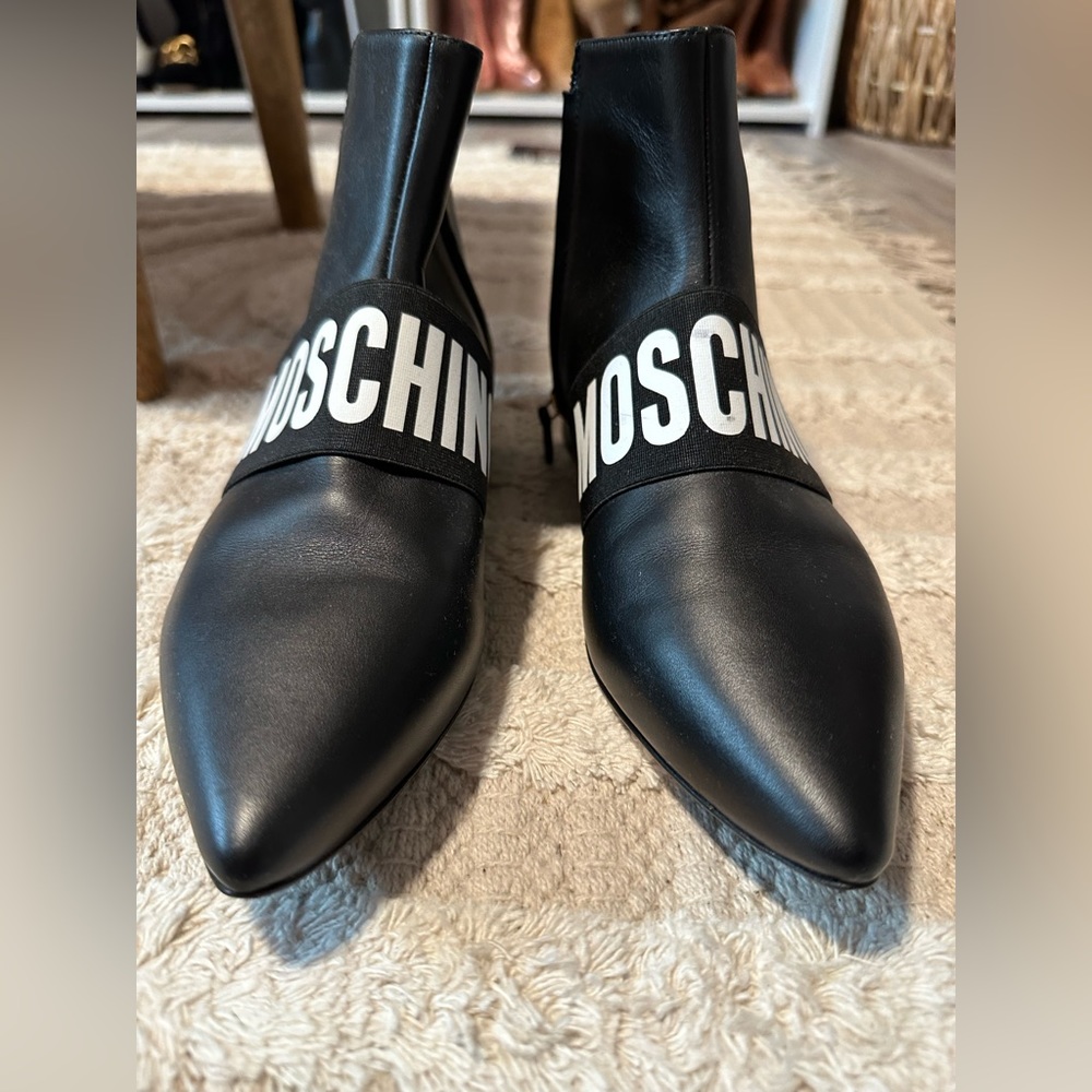 Beautiful Moschino flat boots